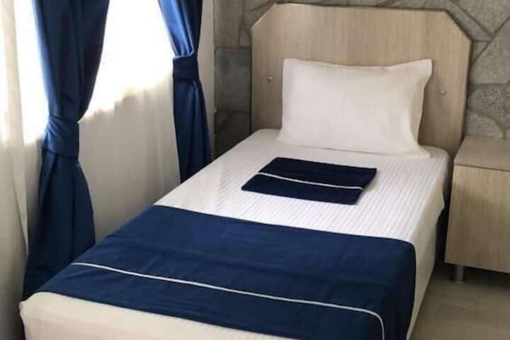 Room 4 of 15