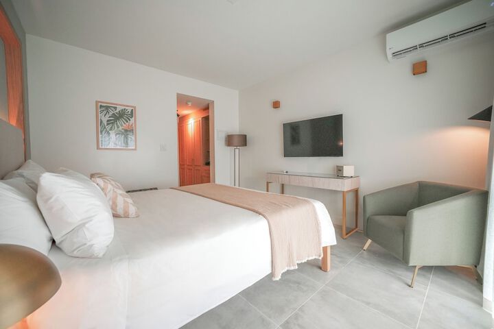 Room 7 of 28
