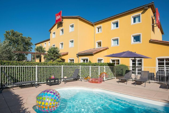 Pools & Facilities