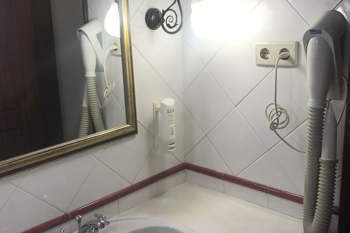 Room 54 of 98