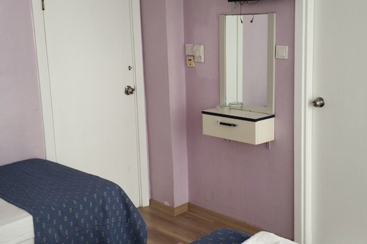 Room 12 of 39