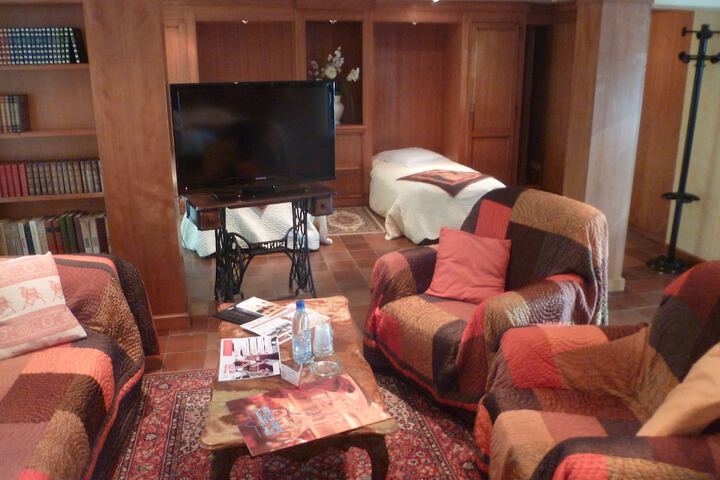 Room 11 of 33
