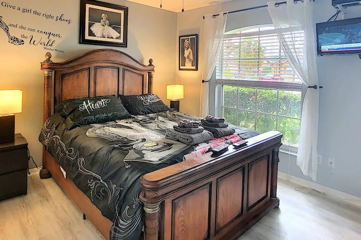 Room 4 of 27