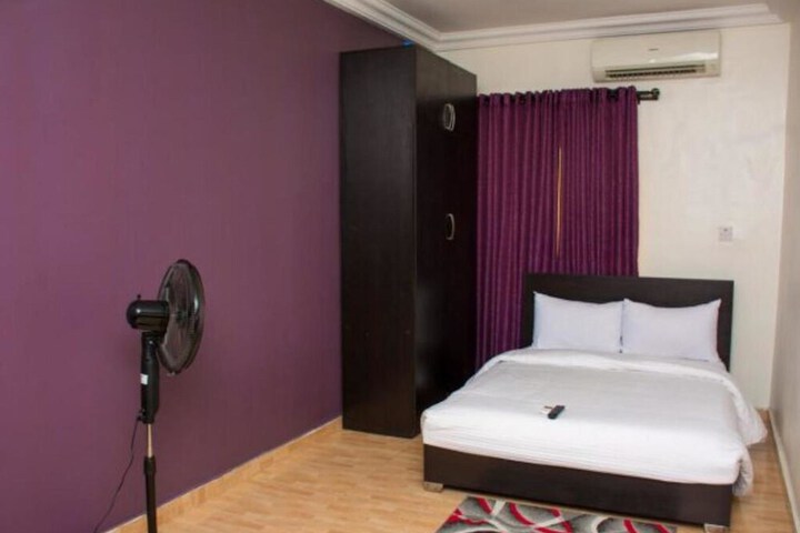 Room 6 of 25