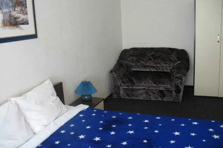 Room 3 of 16