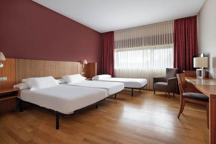 Room 32 of 51
