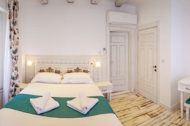 Room 15 of 52