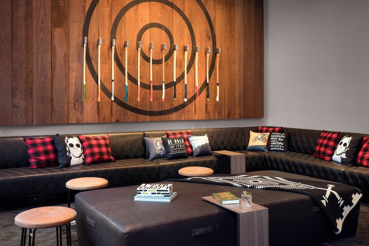 Lobby lounge