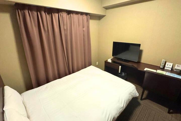 Room 10 of 76
