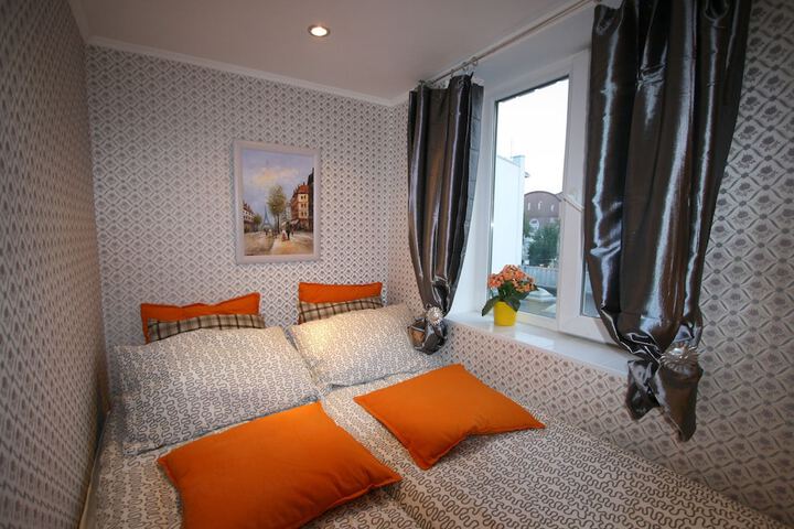 Room 3 of 84