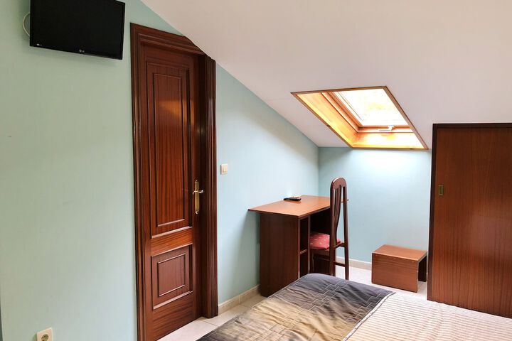 Room 12 of 136