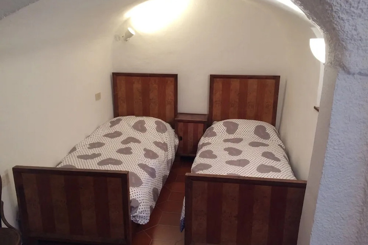 Room 3 of 13