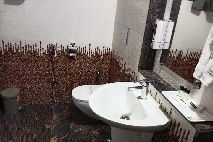 Room 12 of 19