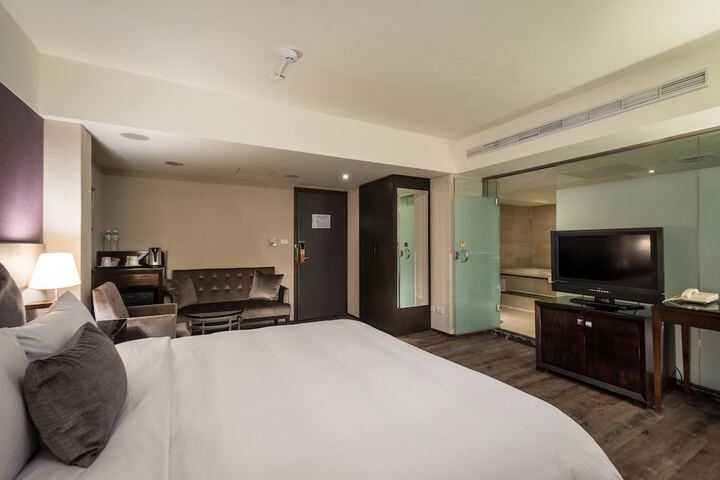 Room 16 of 53