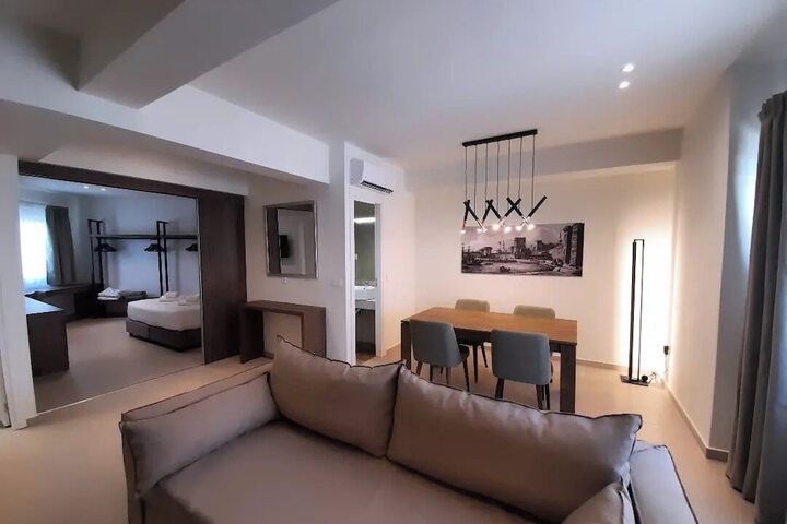 Room 33 of 53