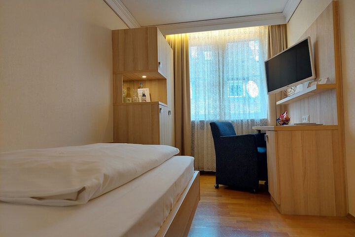 Room 26 of 76