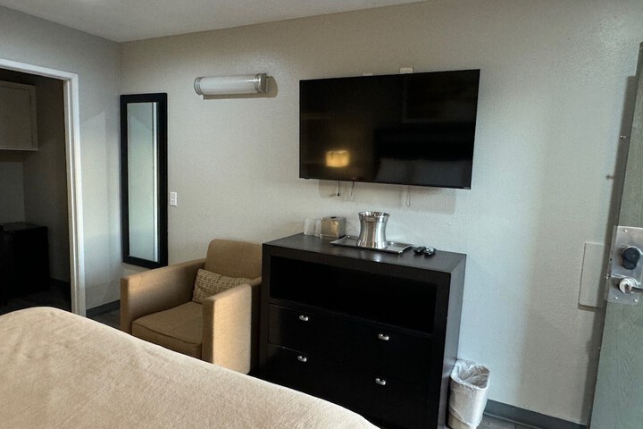 Room 26 of 33