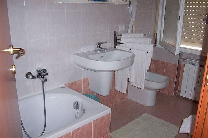 Room 20 of 63