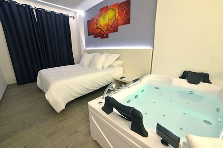 Room 10 of 40