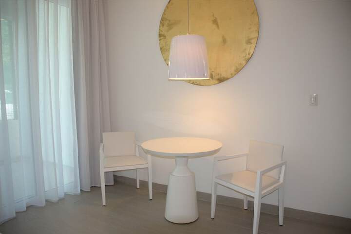 Room 8 of 145