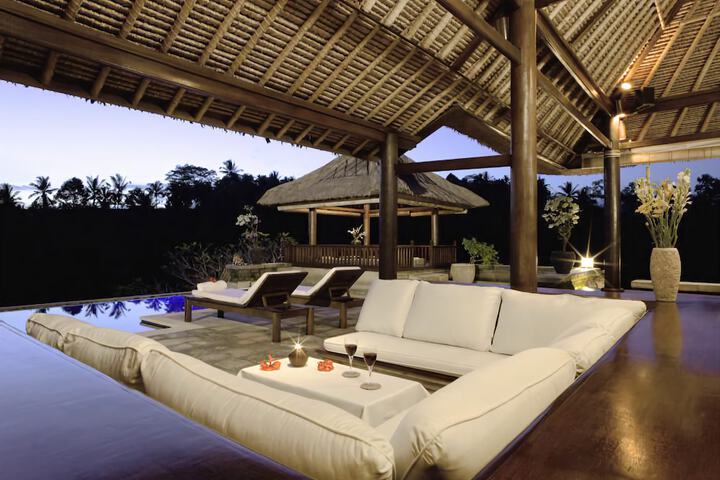 Hotel Lounge