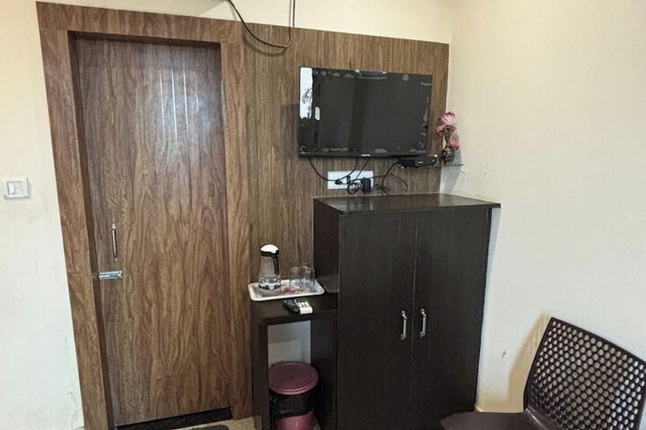 Room 7 of 13