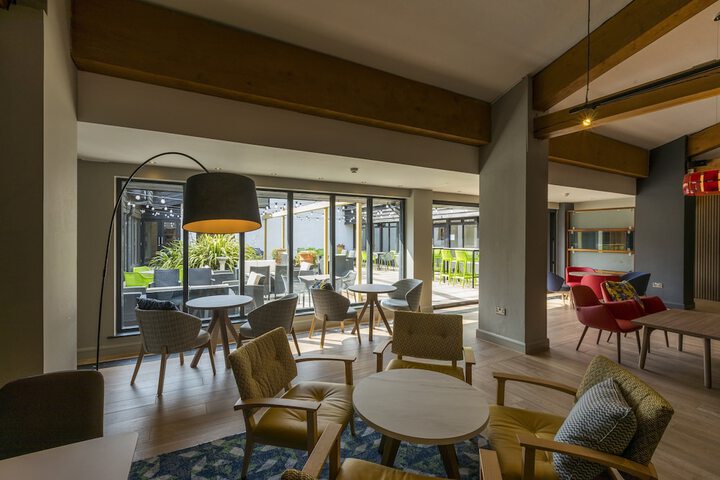 Hotel Interior 7 of 100