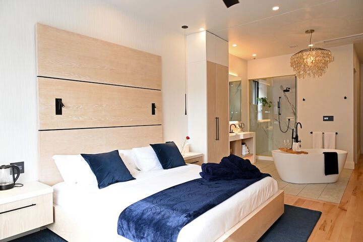 Room 4 of 206