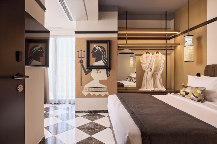 Room 13 of 118