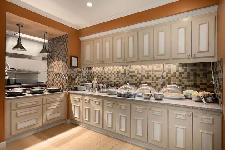 Breakfast area