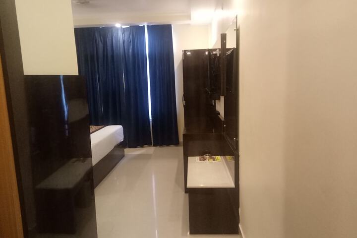 Room 13 of 61