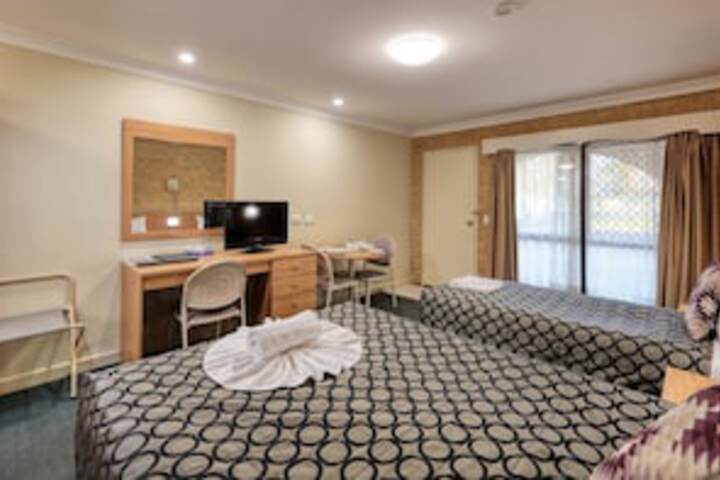 Room 10 of 99