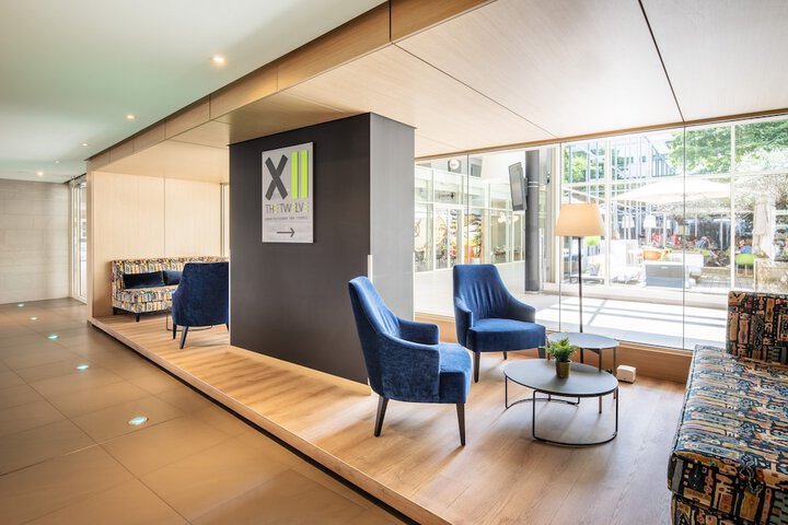Entrance & Lobby
