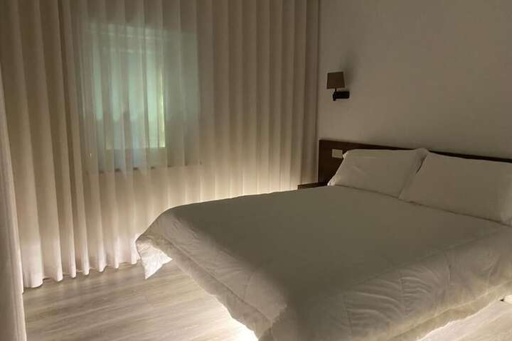 Room 13 of 37