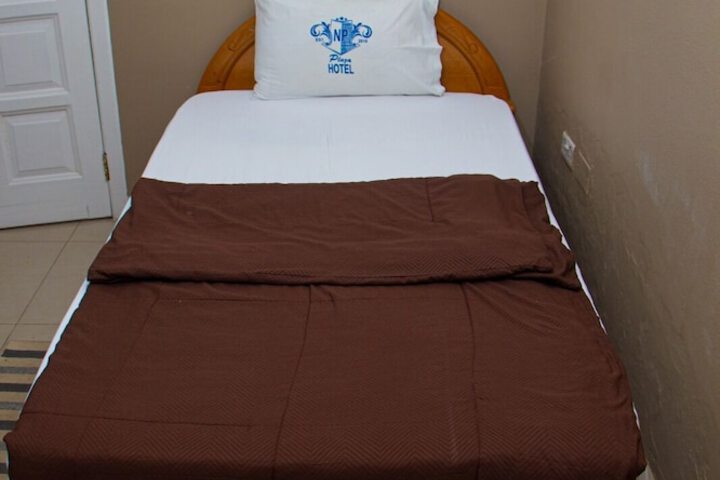 Room 3 of 27
