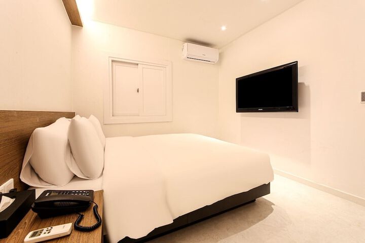 Room 14 of 36