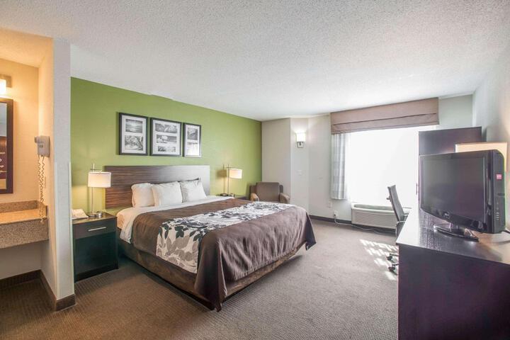 1 King Bed (5 of 14)