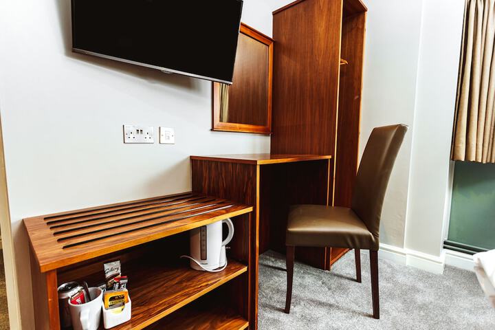 Room 17 of 37
