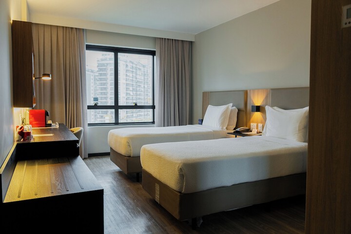 Room 73 of 141
