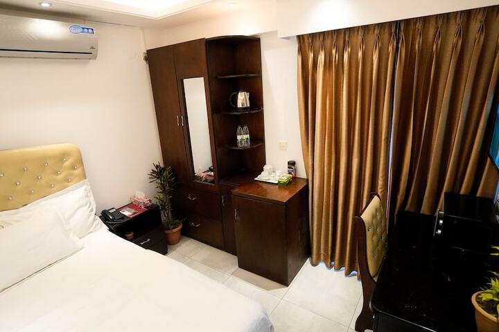 Room 17 of 26