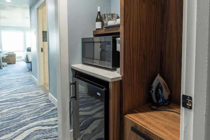 Room 49 of 176