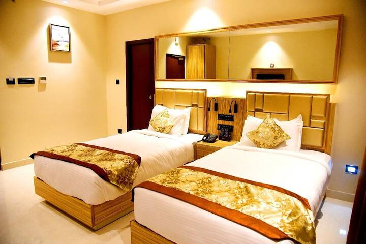 Room 4 of 38