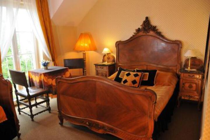 Room 3 of 4