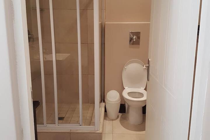 Room 16 of 36