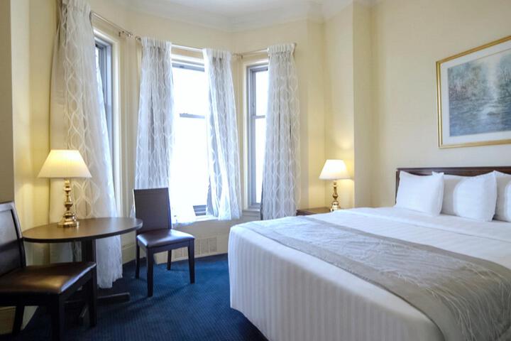 1 Queen Bed (5 of 5)