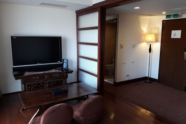Room 12 of 51