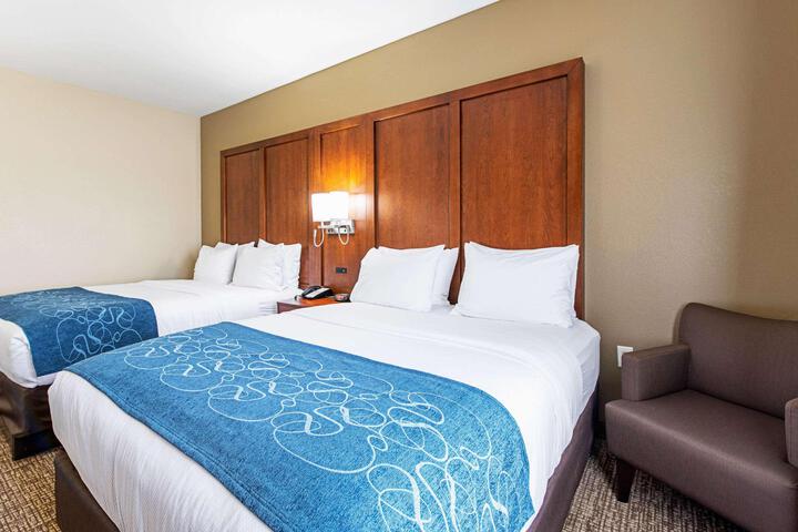 2 Queen Beds (1 of 13)