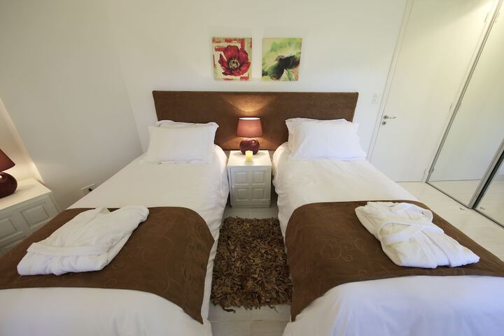 Room 25 of 69