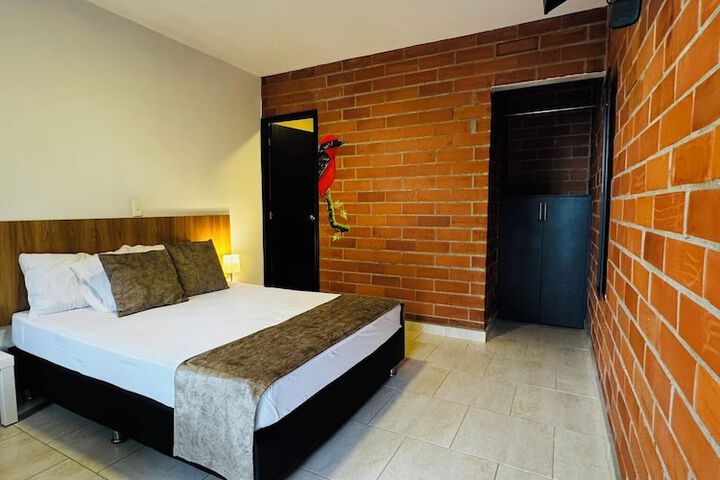 Room 9 of 94