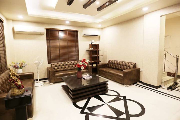 Guest Lobby